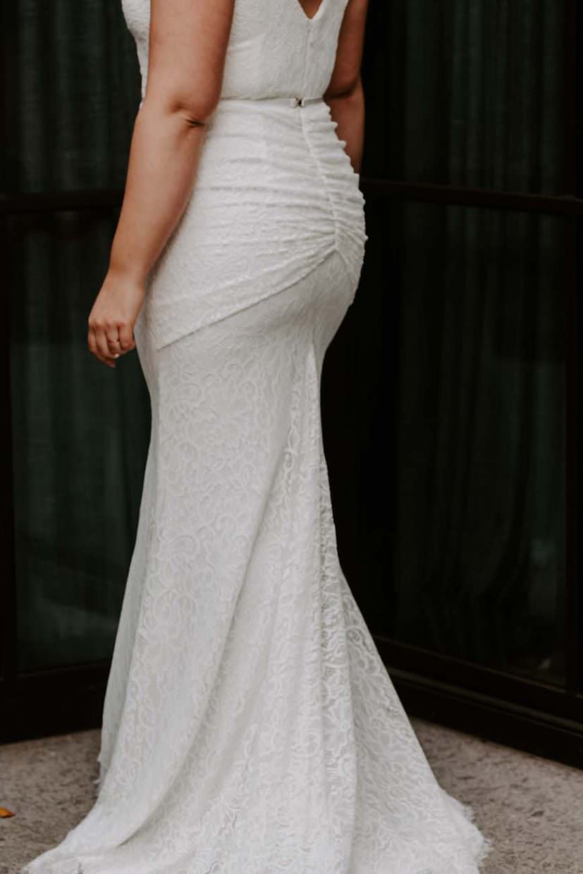 Karen-Willis-Holmes-Valencia-Curve-wedding-dress