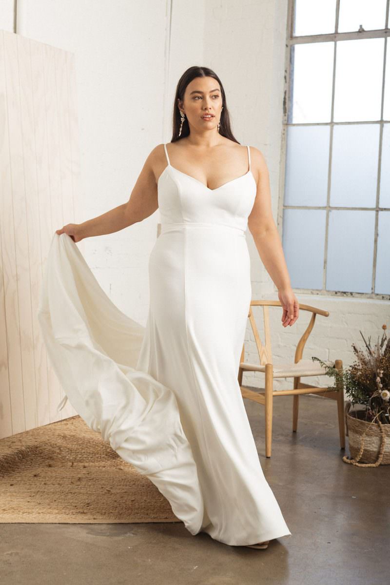 Daisy Brides - Taylor Curve Gown - PaperswanBride