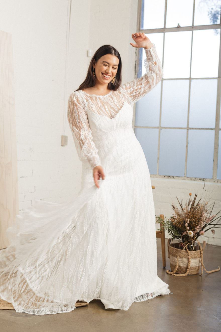 Standard Vil have sammensatte CURVE collection - Plus size wedding dresses at Paperswan Bride