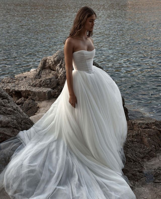 *TRUNK SHOW*⁠
The Sunset BLVD collection by @chosenbykyha is visiting our boutiques for a limited time only.⁠
⁠
Modern silhouettes and effortless bridal looks for the modern day bride.⁠
⁠
Spots are limited. Book your appointment via www.paperswanbride.co.nz.⁠
⁠
See you at the trunk show!