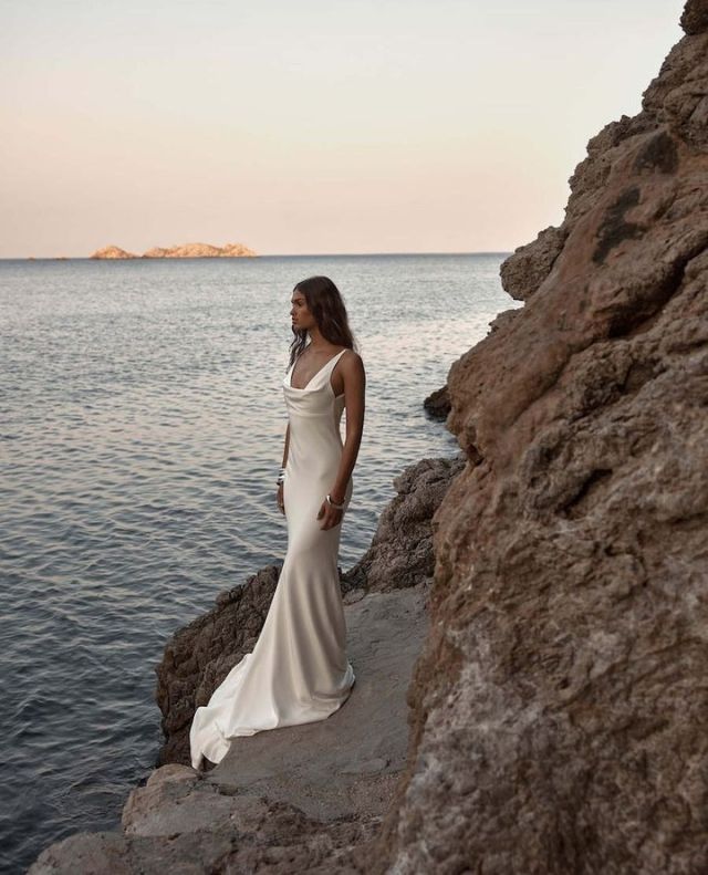 BACALL is the dress you didn't think you were looking for. ⁠
⁠
Plan your visit at www.paperswanbride.co.nz