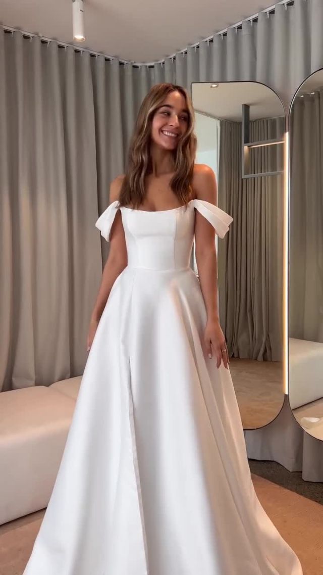 DAVIS. The gown that's on everyone's wish list. 😍⁠
⁠
Book your appointment today at www.paperswanbride.co.nz and let us help you find your dream dress. x