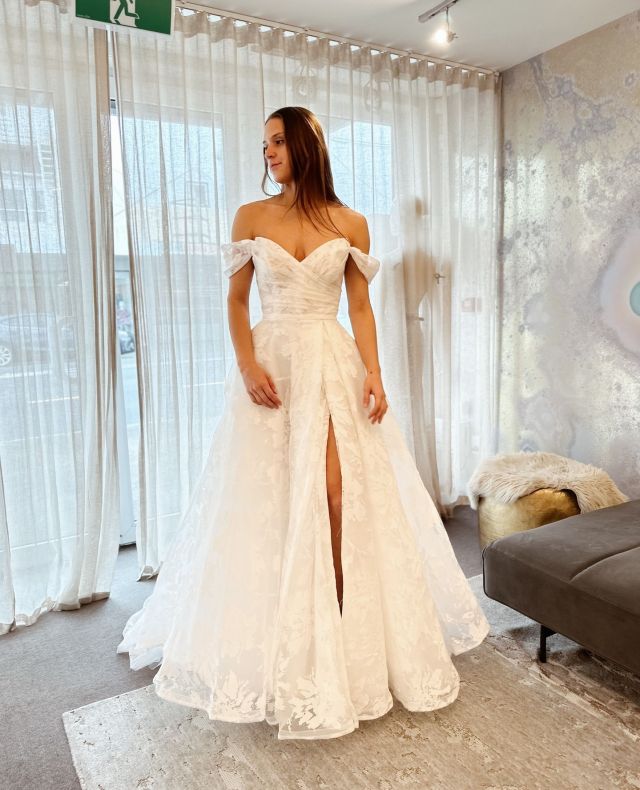 JOSEPHINA is for the bride, who's not afraid to make a statement.⁠
⁠
Available in Wellington and Christchurch only.⁠
⁠
Plan your visit at www.paperswanbride.co.nz