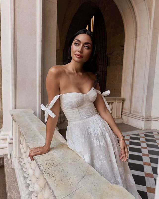 Modern with a touch of whimsy.⁠
Meet GARDENIA from @truvellellebridal's newest collection.⁠
⁠
Book your appointment now at www.paperswanbride.co.nz