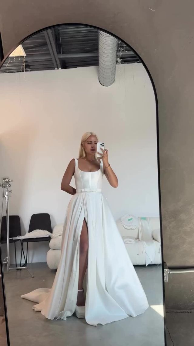 POV: You just found the gown of your dreams. Bonus, it has pockets and you can add a little belt with a 🎀.