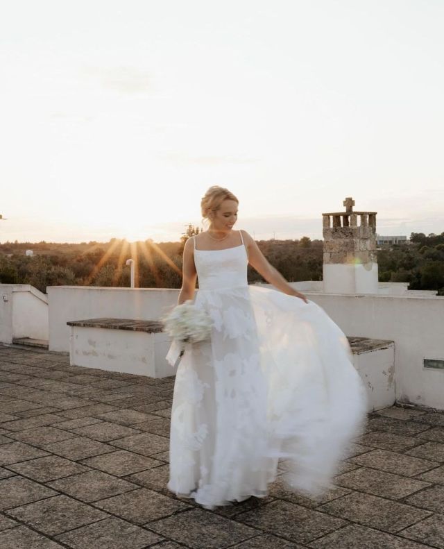 Real Bride // Sarah 💜⁠
⁠
📷️: @hannahbird.photo