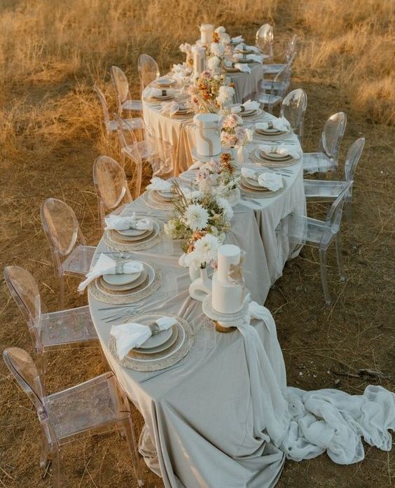 Wedding trend we're excited about: Chic Curves! ⁠
Whether it's curved tables or neckline designs, we’re fully on board!⁠
⁠
Will you be incorporating this trend into your wedding? Share your thoughts in the comments!⁠
⁠
Images from Pinterest.