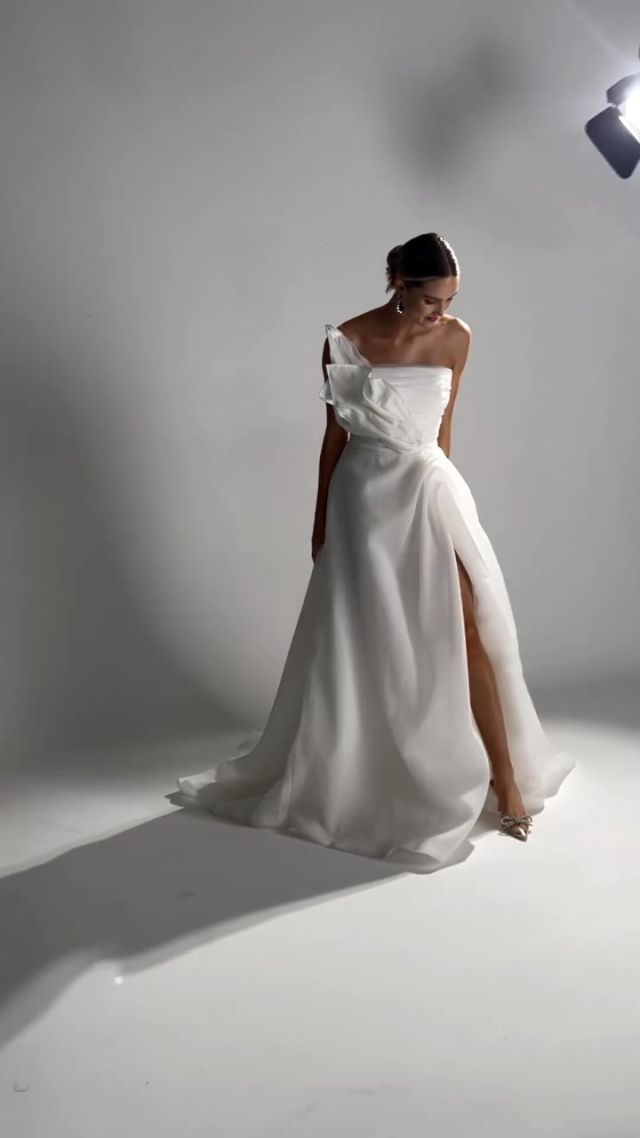 Iconic, modern and effortlessly chic. We’re still obsessed with the GELSOMINA gown. 🤍
Available in Wellington and Christchurch only.

Plan your visit at www.paperswanbride.co.nz

#weddingreel #bridalreels #wellingtonweddings #christchurchweddings #nzweddings #2025bride #bridetobe #nzbride