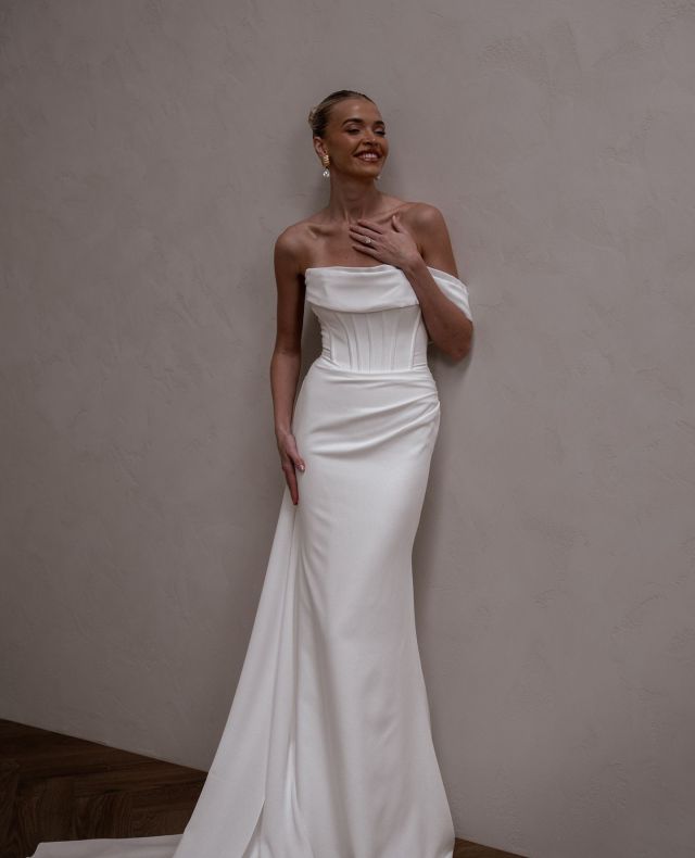 If your wedding vibe is modern effortless with main character energy, RHODE might just be the one for you. RHODE's striking bodice features a peaked design at the bust with statement exposed boning, sculpting your silhouette with an alluring yet refined edge. For added drama, wear her with the detachable train.⁠
⁠
Available in our Wellington boutique.⁠
⁠
Book your appointment at www.paperswanbride.co.nz⁠
-------⁠
⁠
Made with Love Bridal, Paperswan Bride, Modern Bride, NZ Brides, Wellington Weddings, Queenstown Weddings, 2025 Brides, NZ weddings⁠
⁠
⁠