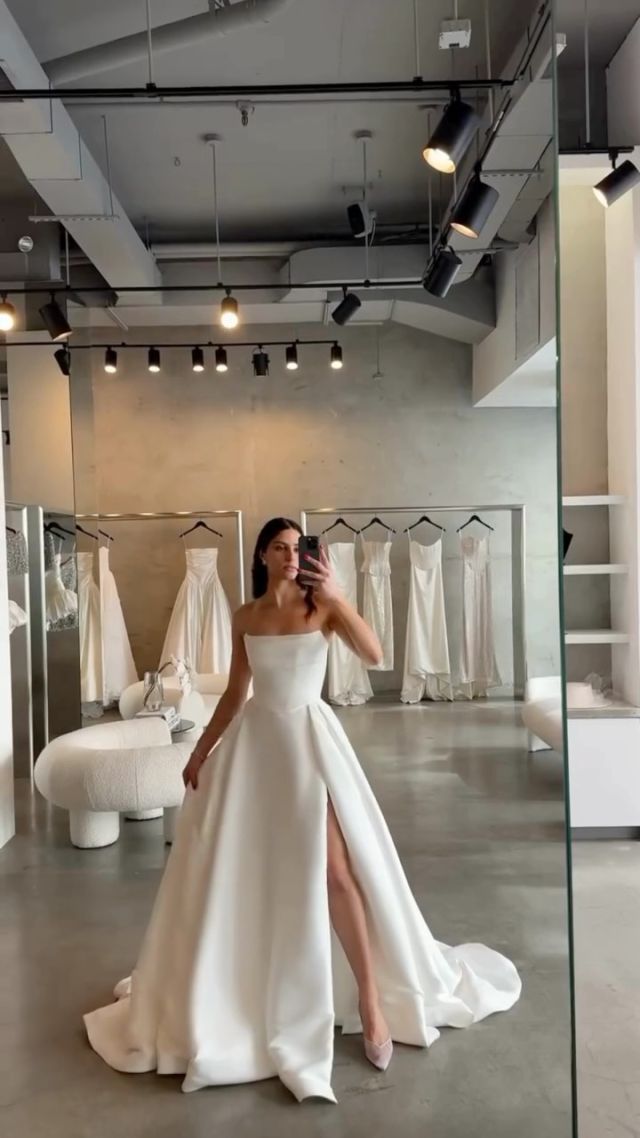 Jenna Evangelia trying on all our favourite @chosenbykyha pieces. 🔥

And if you need another reason to say YES, these gowns are also 20% off until March 23rd. 😮‍💨

———-
#paperswanbride #chosenbykyha #2025brides #nzweddings #wellingtonweddings #aucklandweddings #christchurchweddings