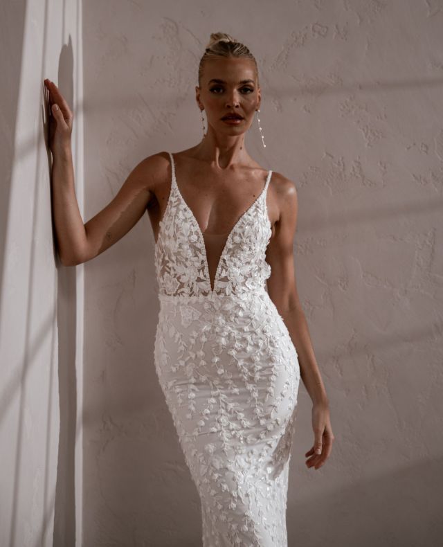 She's the moment.⁠
Meet Elliot — a head-turning fusion of romance and edge. With sculpted curves, bold plunges, and dreamy 3D lace, she’s made to wow from aisle to afterparty. ⁠
⁠
Available in our Wellington boutique.⁠
Plan your visit at www.paperswanbride.co.nz⁠
⁠
----⁠
#madewithlovebridal #paperswanbride #2025bride #nzweddings #wellingtonweddings #2025bridaltrends⁠
⁠