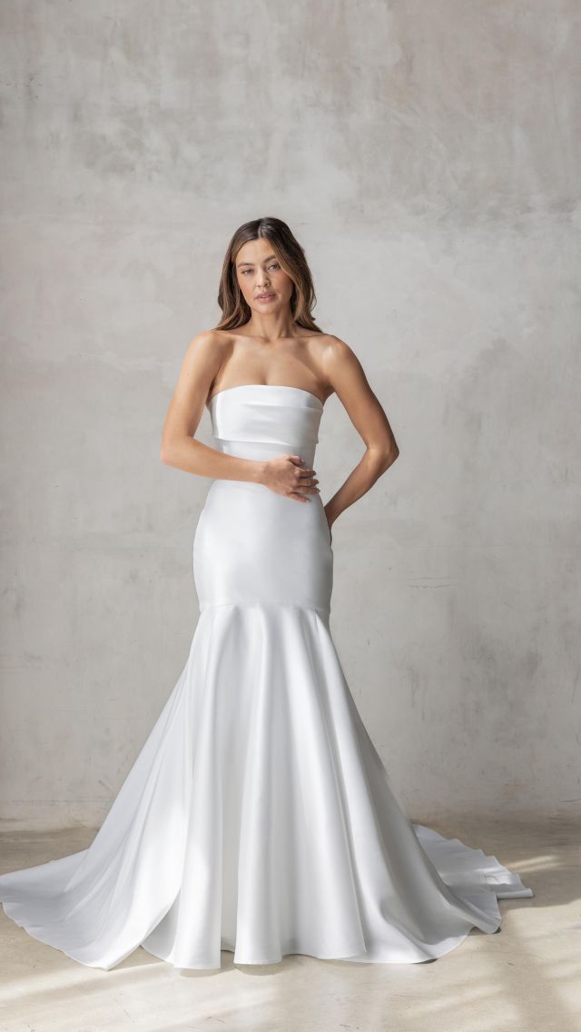 The wait is almost over.
The Peyton gown by @akristinbridal is on its way to our boutiques — and she’s worth the hype. 🤍

Crafted in luxe Spanish Mikado with a strapless fit-and-flare silhouette, she’s a timeless icon with a modern edge.

Book your appointment now to be among the first to try her on.

——
#paperswanbride #akpeyton #alyssakristinbridal #wellingtonweddings #aucklandweddings #christchurchweddings #nzweddings #bridalreels #2025bride