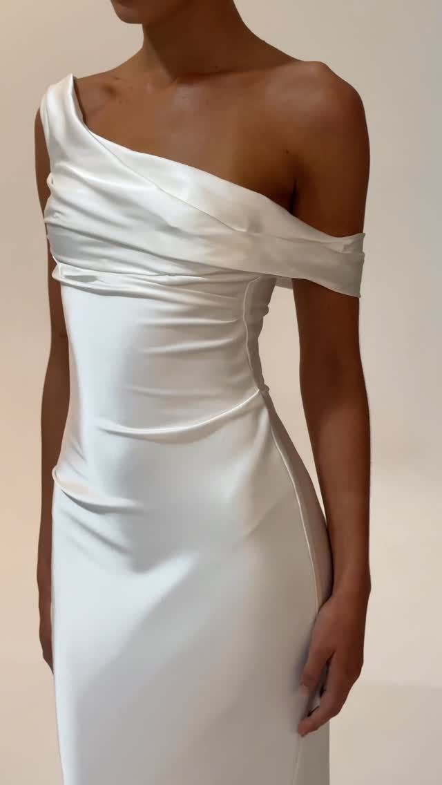 NEW ARRIVAL!
With its off-the-shoulder neckline and effortless fit-and-flare silhouette, the Fox gown by @kyhabride redefines minimalism. Crafted from luxe double satin, it’s a sleek nod to early 2000s style, elevated for the aisle.

For the bride who keeps it cool, confident, and unapologetically chic.

Try Fox on in-store. Tap the link in bio to book your appointment today. 

——
#paperswanbride #kyhabride #bridalreels #2025brides #wellingtonweddings #aucklandweddings #nzweddings #christchurchweddings
