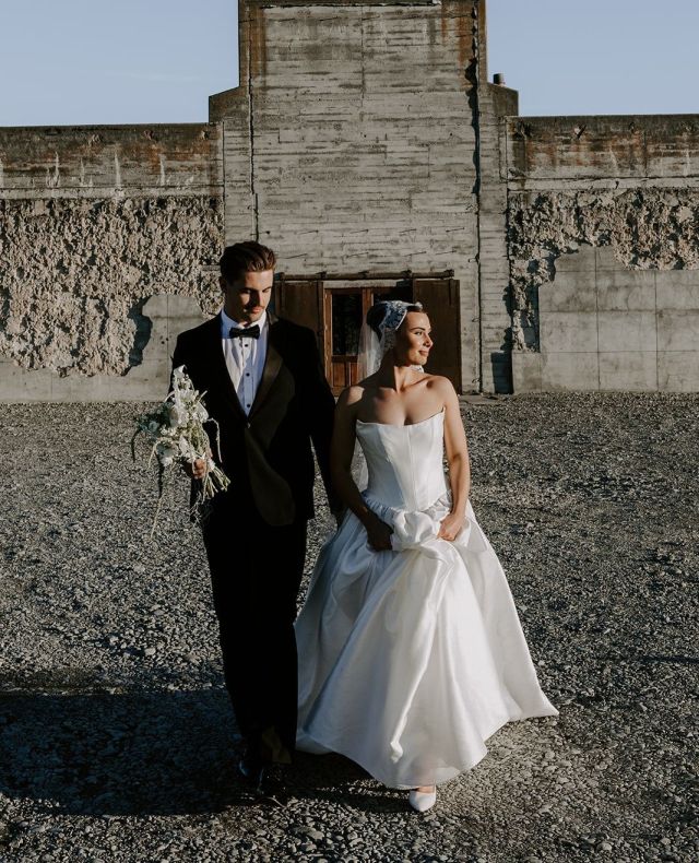 Some incredibly talented wedding vendors created some magic featuring our Miles gown. 😍⁠
⁠
@jesshowzen.photography⁠
@soireestudio___ ⁠
@blank_spaceevents ⁠
@paperswanbride ⁠
@georgeandjane__ ⁠
@kasiastanicichmakeup ⁠
@goldenstudios_bymoniquecadigan ⁠
@sarahstoutebespoke ⁠
@theflaxmill ⁠
@hi.honey__flowers ⁠
@hstudio.co ⁠
@loulahire ⁠
@paperweight_design ⁠
@fulltimetart ⁠
@weddings_bylowe ⁠
@kaylee.heersink ⁠
⁠
------⁠
#paperswanbride #christchurchweddings #nzweddings #aucklandweddings #wellingtonweddings #2026brides #bridaltrends #2025brides