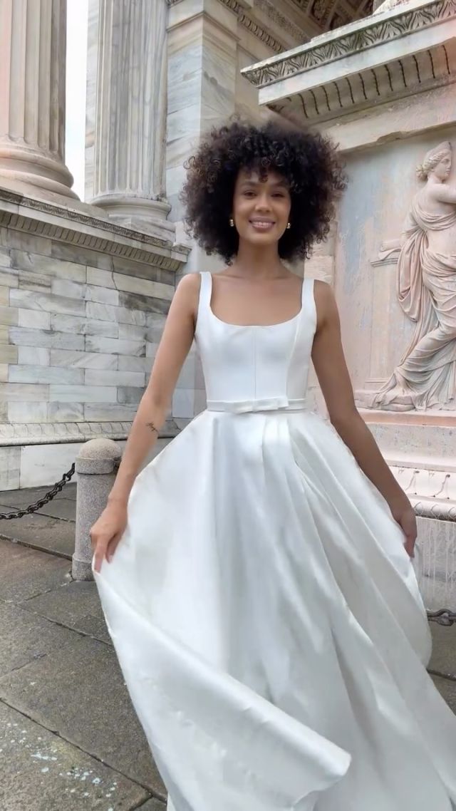 POV: You’re wearing Ivy, and suddenly everything just feels right.
⁠
The Ivy gown by Truvelle is a love letter to modern romance — sculptural, strong, and beautifully simple. With a scooped square neckline, pleated skirt (yes, with pockets!), and an optional bow belt, she’s the kind of dress that lets you shine. Effortless elegance in luxurious mikado with a dramatic train? Say less.⁠
⁠
Try her on IRL — link in bio to book your appointment.

———
#paperswanbride #wellingtonweddings #aucklandweddings #christchurchweddings #nzweddings #2025brides #bridalreels #bridaltrends