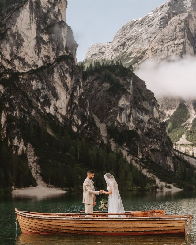 Real Bride // @lizabelle012 ❤️

📷: @mariahariannaphoto 

——-
#realbride #akalexa #paperswanbride #italianelopement #nzbrides #2025bride #alyssakristin