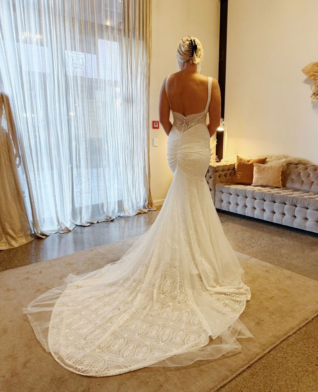 She’s got back… and she knows it.⁠
The Sienna gown by Grace Loves Lace is all romance up front, and pure drama from behind. Crafted from 100% recycled lace (because looking good and doing good is a power move), she’s fit, flared, and ready to steal the spotlight.⁠
⁠
-----⁠
⁠
#GraceLovesLace #SiennaGown #BridalStyle #PaperswanBride #christchurchweddings #wellingtonweddings #nzweddings #2025bride