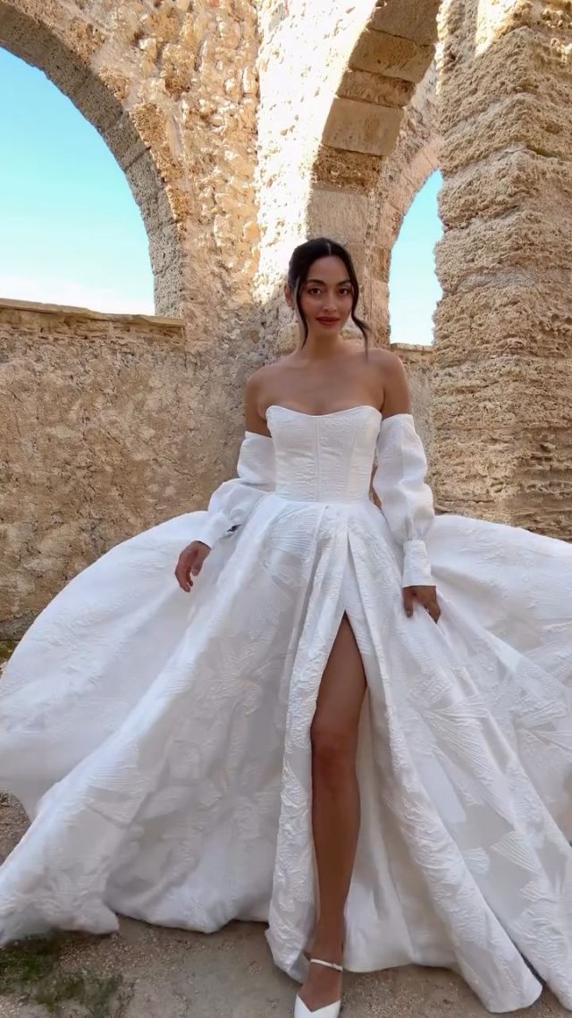 Favourites? Never… but if we did, MAHSA would be on the list 😉

Plan your visit at www.paperswanbride.co.nz

——-
#paperswanbride #truvellebridal #bridalreel #2025brides #bridaltrends #wellingtonweddings #aucklandweddings #christchurchweddings #nzwedding