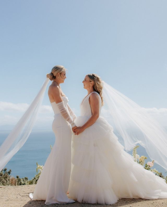 Real Brides // Pip & Stella ❤️⁠
⁠
📷️: @timandnadine⁠
⁠
⁠
-----⁠
⁠
#realbride #paperswanbride #boomrock #wellingtonweddings #christchurchweddings #aucklandweddings #kyhabride #heracouture #nzweddings #2025brides #bridaltrends #nzbrides