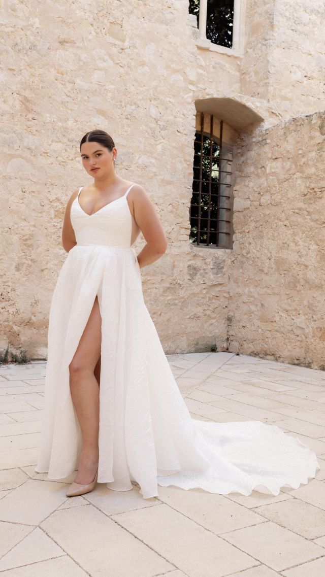 Introducing OTTAVIA from @truvellebridal’s newest collection. Designed for movement and made from a luxe luminous jacquard. 

Book your appointment to try her on.
.
.
.

#paperswanbride #wellingtonweddings #aucklandweddings #nzweddings #christchurchweddings #bridalreels #truvelle #bridetobe