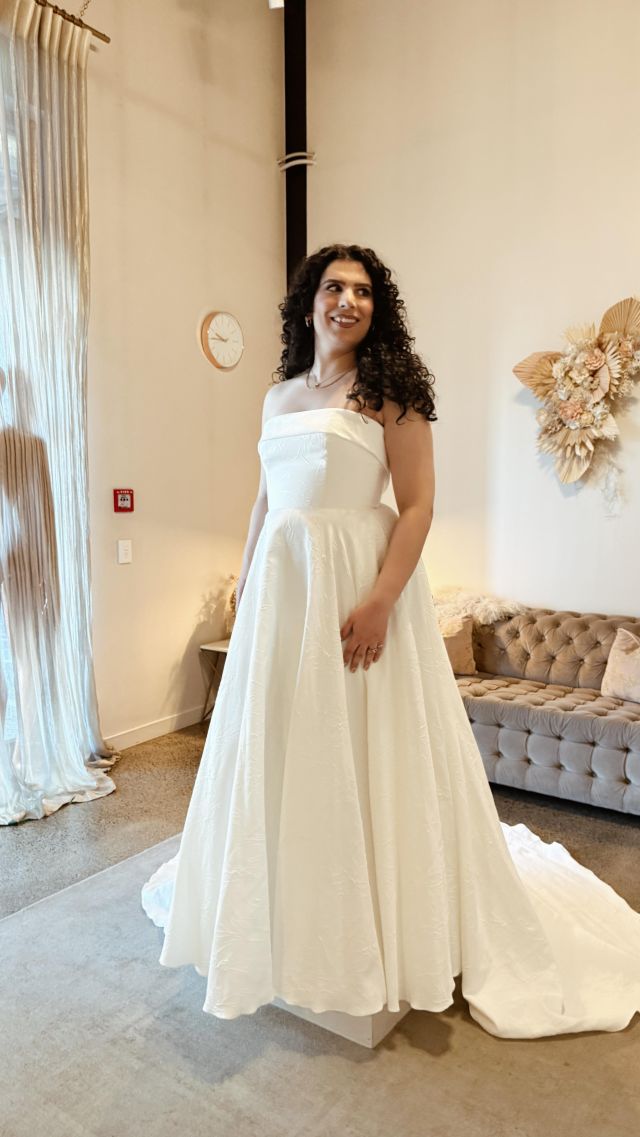 We love the CASSIE gown but we love Kara in the Cassie gown even more!
She’s a perfect balance of modern classic. Make sure you add her to your wishlist!

——
Truvelle Bridal, Christchurch Weddings, New Zealand Weddings, Wedding inspiration, Bridal Reels, Wellington Weddings