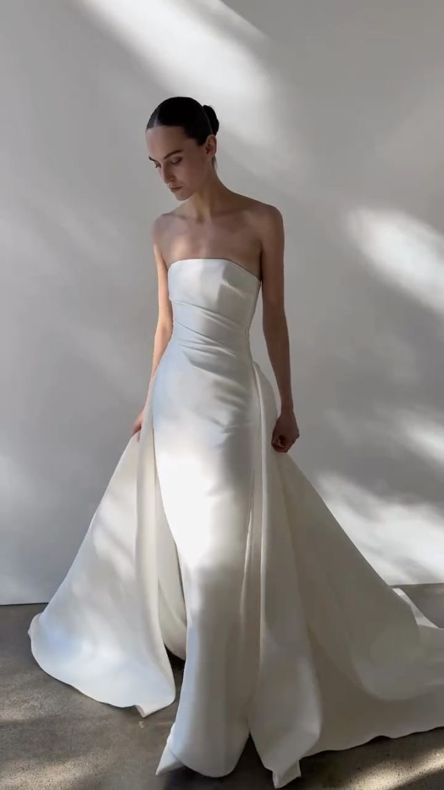 PSA - ELLERY has landed in our Wellington boutique!
And you know what’s even better? She is currently 15% off as part of our KYHA trunk show. Run don’t walk!

—-

Kyha Bride, Paperswan Bride, Bridal Reels, 2027 Brides, NZ Weddings, Bridal Boutique New Zealand, Wellington Weddings, Christchurch Weddings, Auckland Weddings