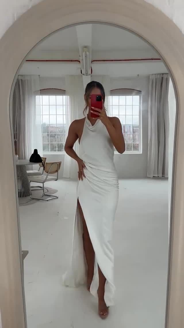 GOLDIE has been stealing hearts from day 1, and you can see why. ❤️⁠
⁠
---⁠
Paperswan Bride, Grace Loves Lace, Bridal Inspiration, Sustainable Bridal Fashion, Wellington Weddings, NZ Weddings, Christchurch Weddings, Bridal dress, Halter Bridal dress⁠