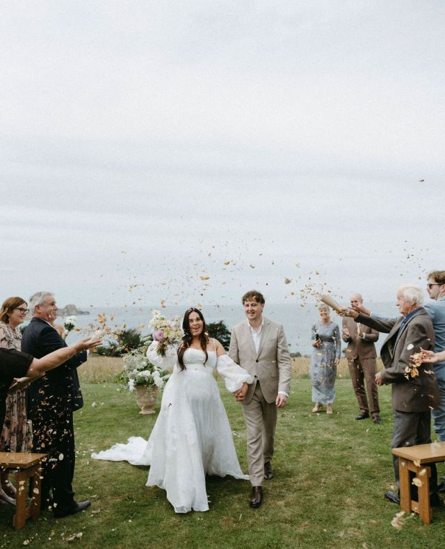 Real Bride // Madeline ❤️⁠
⁠
📷️: @acornstudionz⁠
⁠
---⁠
⁠
Real Bride, Paperswan Bride, Truvelle Bridal, NZ Weddings, New Zealand Bride, Bride To Be, Bridal Inspiration, Wedding Inspo, Christchurch Weddings, Wellington Weddings, Queenstown Weddings