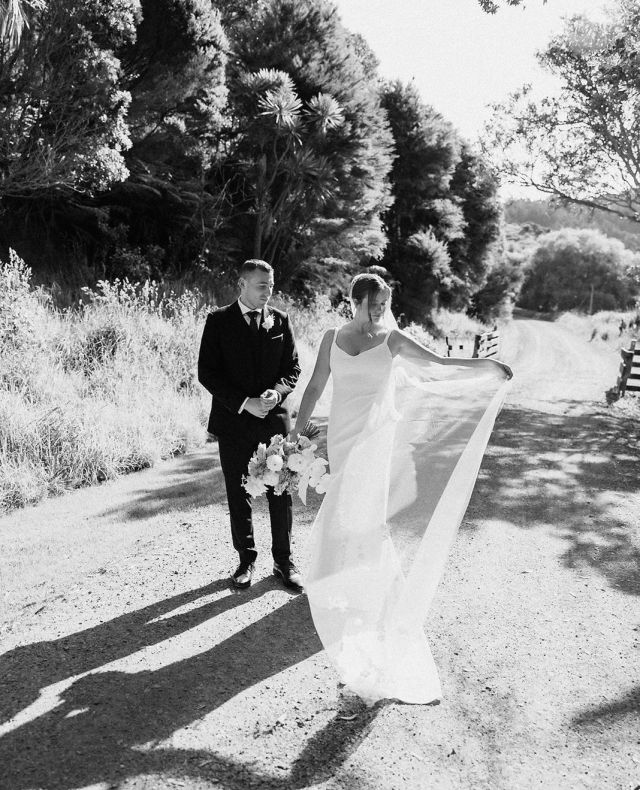Real Bride // Alice ❤️⁠
⁠
Photographer: @anagalloway⁠
Venue: @manowar⁠
Suit Designer: @mandatorynz⁠
Florist: @rubylou.floraldesign⁠
Make Up Artist: @katesolleymakeup⁠
Hair Stylist: @_amandaprestonhair⁠
Celebrant: @wedbyrenee⁠
Hire Items: @mywaiheke⁠
Engagement Ring: @thevillagegoldsmith⁠
Bridesmaids Dresses: @blakbridesmaids⁠
Dress Boutique: @paperswanbride⁠
Stylist: @mywaiheke⁠
⁠
---⁠
Paperswan Bride, Real Bride, New Zealand Bridal Boutique, New Zealand Weddings, Alyssa Kristin