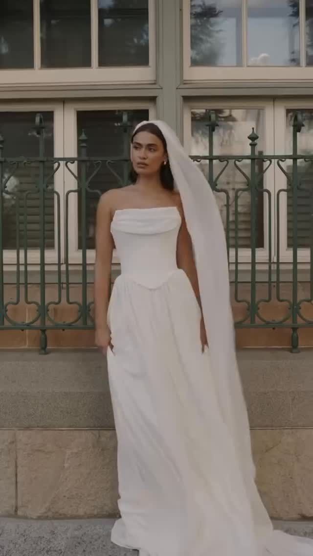 Modern structure meets romance in TATE.

Available in our Wellington boutique.

—-
#paperswanbride #mwlbride #modernbride #nzweddings