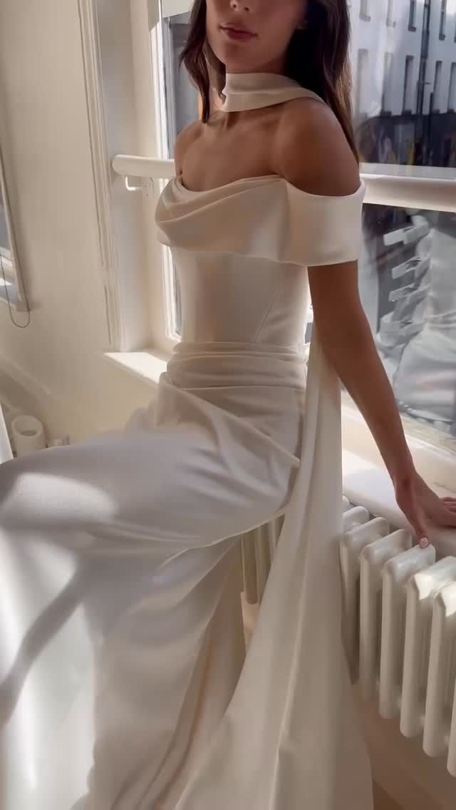 Introducing BROOKS by @mwlbride.
It’s all in the details.
An asymmetrical waist, soft draping at the front, and perfectly placed pleats for that elongated finish.

Available in Wellington now.

—-
#paperswanbride #mwlbride #nzwedding #modernbride #offtheshoulderweddingdress