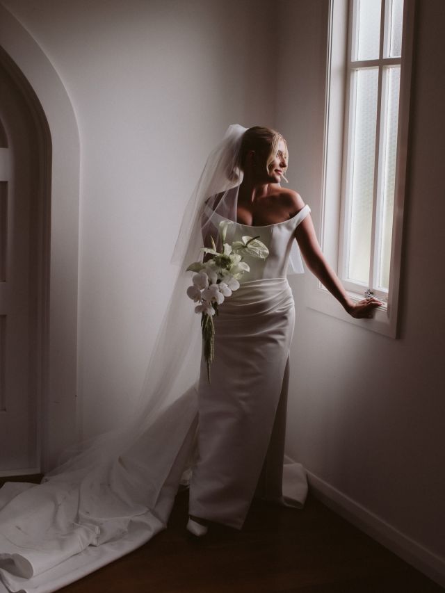 Real Bride // Laura 🤍

📷: @gina_fabish 

—-
#kyhabride #paperswanbride #kyhawinton #nzweddings #corsetweddingdress