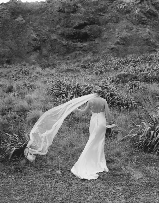Real Bride // Grace ❤️

📷: @candycapcophoto

Photos description: new zealand wedding, satin wedding dress, wellington wedding