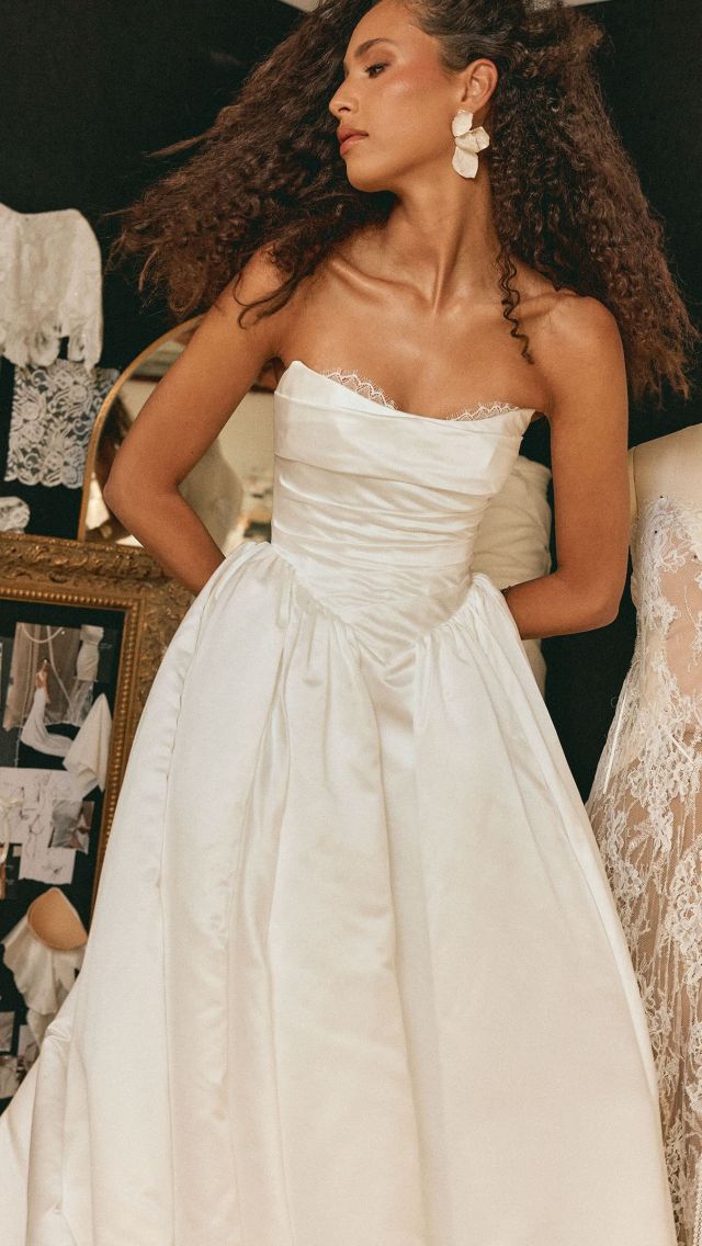 The Basque waist moment isn’t going anywhere.
Meet Vittoria.

Available in our Christchurch boutique.

Video description: basque waist wedding gown, Grace Loves Lace gown, Romantic wedding gown