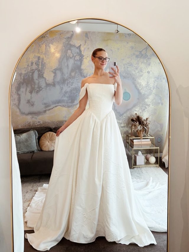 When the team gets excited about new arrivals, and they just had to try the gowns on!
Meet Laura from @truvellebridal’s newest collection. 😍

Truvelle, NZ bridal boutique, Basque Waist Wedding Dress